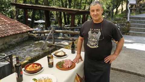 Santiago Gonzlez Prez, gerente del restaurante O Muo do Chirlo, de Celanova