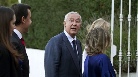 Javier Arenas hizo un guio a las cmaras a la entrada del casero donde se celebr la fiesta
