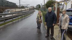 Una familia de Larao pide que no instalen la mampara de ADIF que reduce el ruido de los trenes