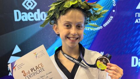 Ainara Pieiro, con la medalla conseguida en el europeo.