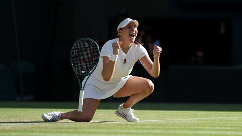 La etadounidense Anisimova, celebra su victoria en semifinales ante Sabalenka.
