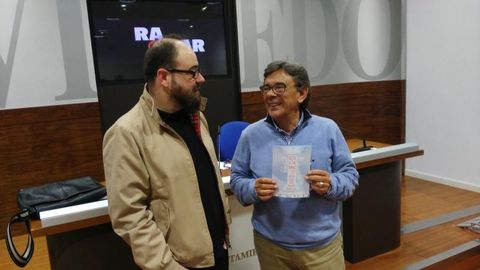 Pablo de Mar�a, director t�cnico de Radar (izquierda), junto a el concejal de cultura Roberto S�nchez Ramos