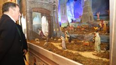 El conselleiro de Cultura visitando el Bel�n de Ortigueira