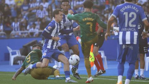 Marc Casad&oacute;, en un lance del Deportivo-Betis