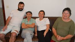 Juan Garc&iacute;a Carballa, Peche, con su familia en Portonovo