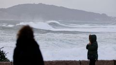 Temporal y oleaje en la costa de Baiona