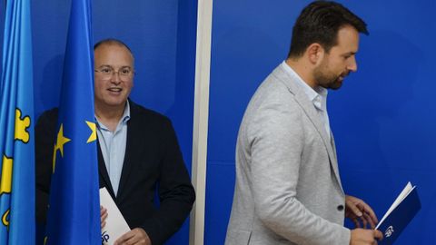  El secretario general del PP, Miguel Tellado (i), y el l�der de los populares asturianos, �lvaro Queipo (d)