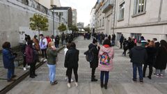Cola para realizarse un test de ant�genos este jueves en Lugo