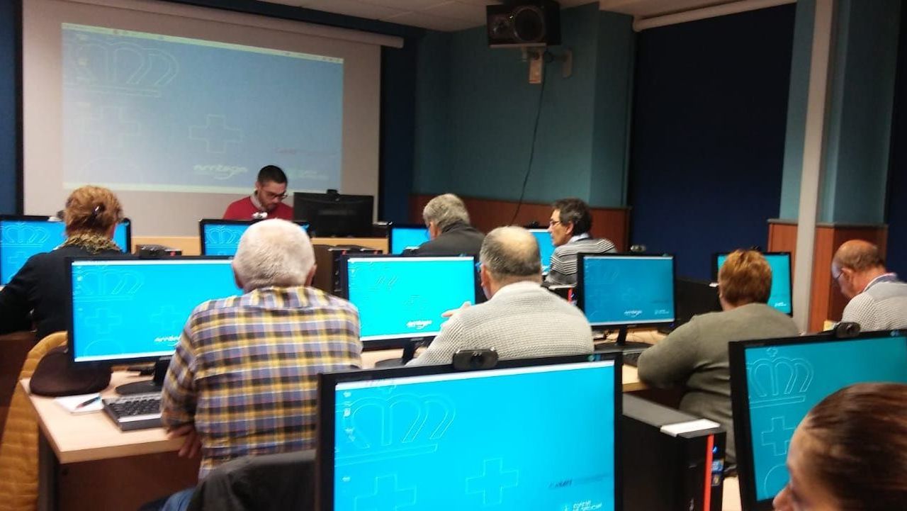 El aula Cemit de Boiro recupera su actividad con clases por Internet