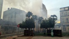 Las llamas causaron una notable humareda en el entorno.