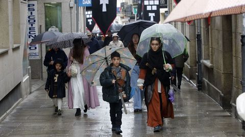 En esta primera jornada de la Feira Medieval de Monforte mandaron los paraguas