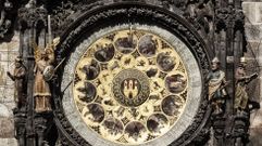 Reloj astron�mico de Praga. En su esfera inferior aparecen representados los signos del zod�aco, en el que muchos astr�logos siguen a�n hoy basando sus adivinaciones