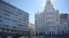 edificio.El edificio de la congregación es el de la izquierda de la imagen