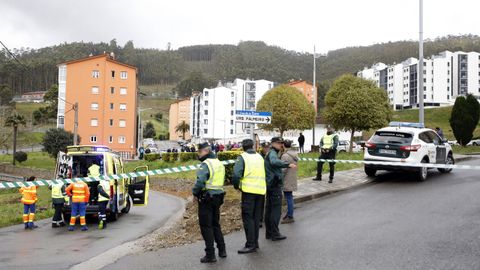 Cuando se produjo el accidente, los j�venes estaban a punto de llegar al piso en el que iban a descansar y que est� situado en la urbanizaci�n Palmeiro, que se ve al fondo.