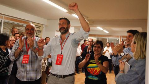 Alberto Varela celebra la mayora absoluta del PSOE en Vilagarca