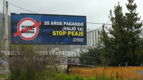 Vallas publicitarias contra el pejae del Huerna. Archivo