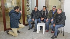 En la imagen,, los cinco fot�grafos que participar�n en esta primera edici�n de �FotoCharlas�