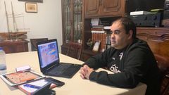Gonzalo Iglesias, Moren�n, trabajando en su casa durante el confinamiento