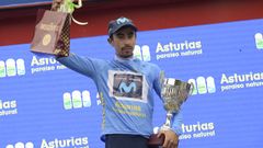 El corredor colombiano Ramiro Sosa del MOVISTARTEAM se proclama vencedor de La Vuelta Ciclista a Asturias 2022 este domingo en Oviedo