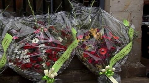 Flores en la iglesia de Amorebieta (Vizcaya), donde el pasado diciembre se celebr� el funeral por Ibon Urrengoetxea