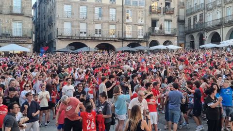 La Praza Maior, de fiesta con el ascenso de la UD Ourense