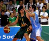 Morentin, con la camiseta del Breog�n, defendiendo a Guill�n