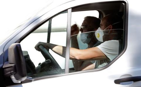 Los expertos piden mantener la protecci�n con mascarillas, y ahora adem�s ser�n obligatorias en los transportes