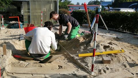 Sal Vzquez y Tchamba Tunkara, del CIFP Montecelo, practicando para la prueba de Xardinara paisaxstica de las Galicia Skills de este ao