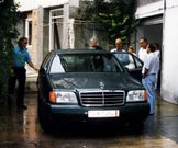 El doctor Iglesias, en 1994, saliendo de Cosaga