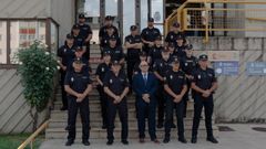 Los nuevos agentes, durante la presentaci�n con el comisario de Ourense y el subdelegado del Gobierno.