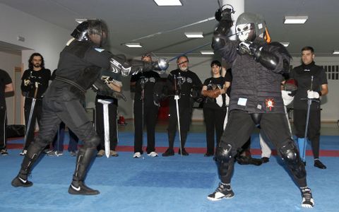 Esta arte presenta importantes diferencias con la esgrima ol�mpica.