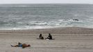 Los arenales de A Coru�a amanecen completamente vac�os y limpios