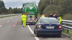 El cami�n rasp� el lado izquierdo del turismo, que estaba detenido en el arc�n