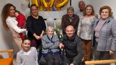 Concepción Val Cousiño junto a su familia en su 109 cumpleaños
