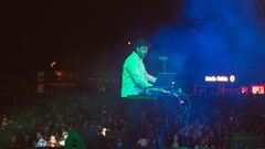 El realizador de Burela Adri�n Canoura, en un concierto de Baiuca