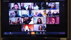 Una captura de pantalla con algunos de los participantes en el encuentro digital de los vecinos y naturales de A Ferreira, que asistieron desde sus sus domicilios en otras localidades de la comarca, de diferentes partes de Galicia y tambin de otras comunidades 