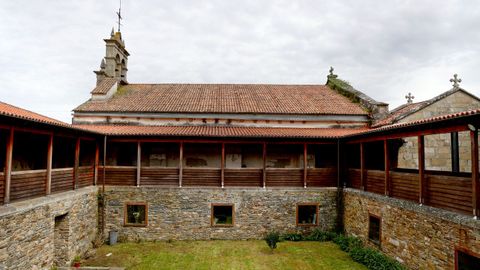 Patrimonio realiz� una rehabilitaci�n de urgencia en los 90 y restaur� el atrio del monasterio de Bergondo, que estaba en ruina.