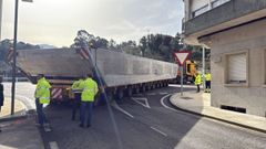 Transporte de los m�dulos para el dique de abrigo de Portos�n