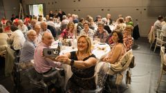 Concurrida comida del mayor en Noia