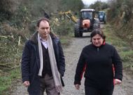 Crespo y Sara Fern�ndez visitaron los desbroces ayer en la zona.
