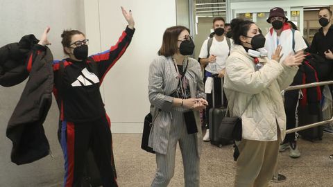 Caluroso recibimiento en el aeropuerto de Lavacolla.