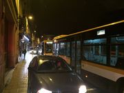 Alg�n turismo opt� por subirse a la acerca para pasar.