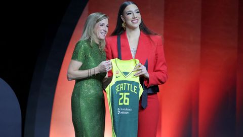 Marta Su�rez durante el Draft de la WNBA de 2026