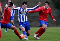 R�ber, a la derecha, en un derbi entre el Betanzos -su anterior equipo- y el Deportivo B. 