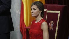 Letizia Ortiz deslumbra con un espectacular vestido rojo