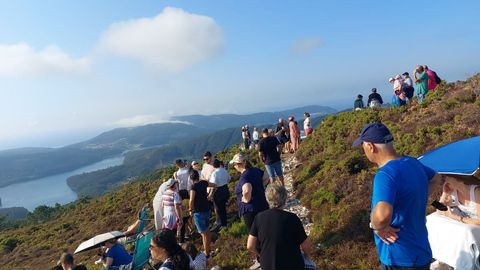 Muchos se acercaron al mirador de Muro Novo, en O Vicedo