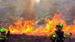 Miembros de la BRIF Laza actuando en un incendio en la parroquia quiroguesa de A Seara