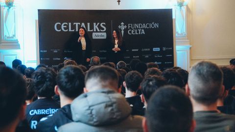 Las ponentes de �rguete, durante la charla e Celtalks en A Sede del Celta.