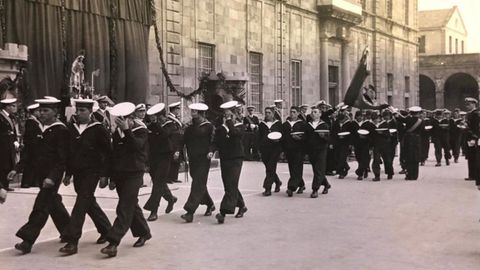 Jura de bandera de los marineros de reemplazo en el antiguo Cuartel de Instruccin, que hoy en da ha recuperado su nombre original, Sala de Armas