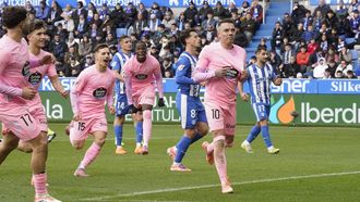 Iago Aspas, sealando el escudo del Celta en la celebracin de su gol frente al Alavs.